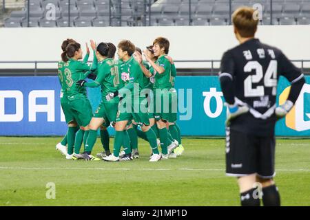 Nov 28, 2019-Yongin, Südkorea-Nippon TV Belaza Spieler gewinnen Zeremonie für Tor während eines Women's Club Championship 2019-FIFA/AFC Pilotturniers im Yongin Citizens Park in Yongin, Südkorea. Stockfoto