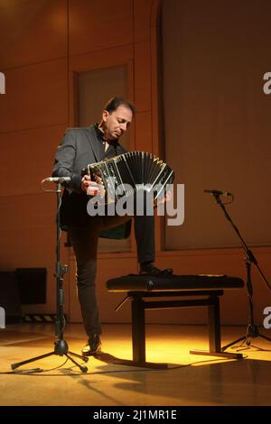 26. März 2022, Rom, Latium, Italien: Das Jazz-Duo Pasquale Stafano, Piano und Gianni Iorio, Bandoneon bei der ''Mediterraneon Tales'' Tour 2022 im Casa del Jazz in Rom. (Bild: © Daniela Franceschelli/Pacific Press via ZUMA Press Wire) Stockfoto