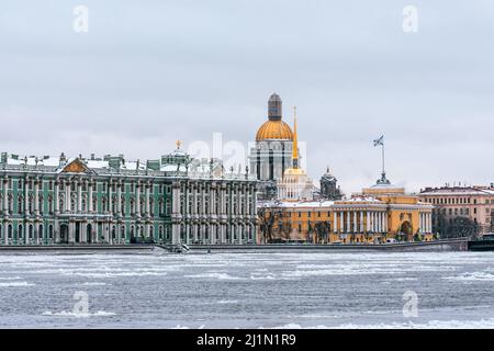 Eremitage, Isaakskathedrale, Admiralität Sankt Petersburg im Winter Stockfoto