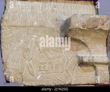 Kairo, Ägyptisches Museum, Grab von Harmin, die Baumgöttin gießt Wasser für eine Frau. Stockfoto