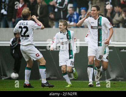 Mönchengladbach Deutschland 8,3.2009, Fußball: Bundesliga, Saison 2008/09, Borussia Mönchengladbach (BMG, weiß) gegen Hamburger SV (HSV, blau) 4:1 – von links: Tobias LEVELS (BMG), Marko Marin (BMG), Rob FRIEND (BMG) Stockfoto