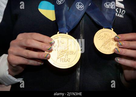 Die französische Goldmedaillengewinnerin Gabriella Papadakis während der Pressekonferenz nach dem Eiskunstlauf-Event im Rahmen der ISU 2022 Eiskunstlauf-Weltmeisterschaften am 27. März 2022 in Montpellier, Südfrankreich.Foto von Patrick Aventurier/ABACAPRESS.COM Stockfoto