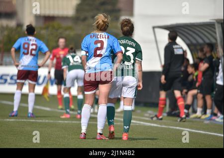 Sinergy Stadium, Verona, Italien, 26. März 2022, Alessia Rognoni (Verona) Gaia Apicella (Pomigliano) während Hellas Verona Women vs Calcio Pomigliano Stockfoto