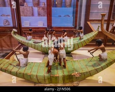 Kairo, Ägypten - 17. Dezember 2021: Detail aus dem Ägyptischen Museum in Kairo, Ägypten. Es wurde 1902 gegründet und hat mehr als 120,000 antike ägyptische Gegenstände Stockfoto