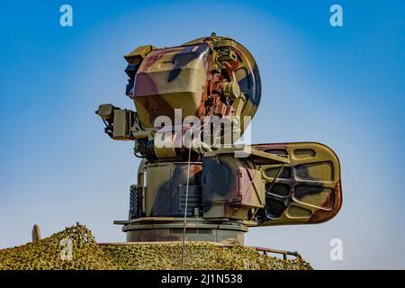 Belgrad, Serbien - 2. September 2012: Russisches 1S91-Radar vom mobilen Boden-Luft-Raketensystem 2K12 KUB. Dieses System wurde in Ulyanovsk Mec hergestellt Stockfoto