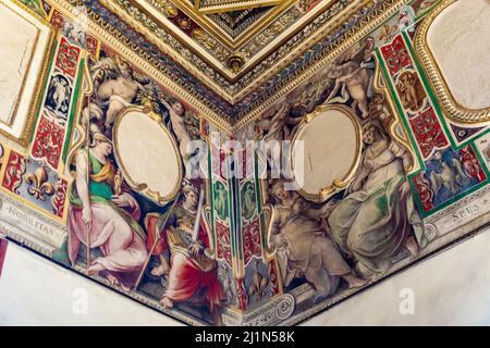 TIVOLI, ITALIEN - 23. SEPTEMBER 2018: Villa d'Este interior in Tivoli, Italien. Diese Villa aus dem 16. Jahrhundert in Tivoli gehört zum UNESCO-Weltkulturerbe Stockfoto