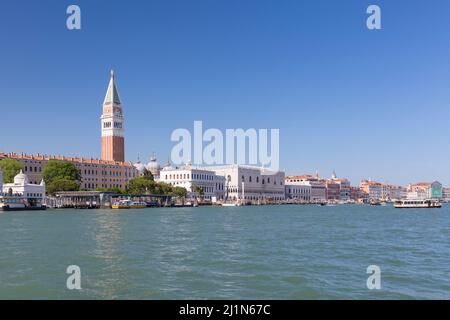 Blick auf den Dogenpalast, Palazzo Ducale und Campanile, Venedig, Italien Stockfoto