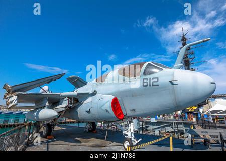 San Diego, Vereinigte Staaten - JULI 2018: Grumman EA-6B Prowler. Amerikanisches Flugzeug der elektronischen Kriegsführung von 1970s im Luftfahrtmuseum. Flugzeuge wurden angeflogen Stockfoto