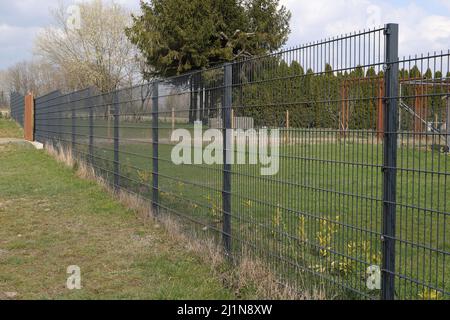 Einen Gartenzaun aus Metall Stockfoto