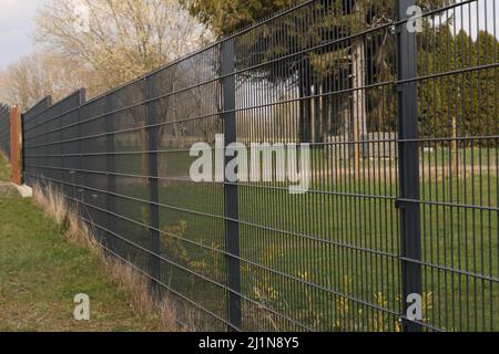 Einen Gartenzaun aus Metall Stockfoto