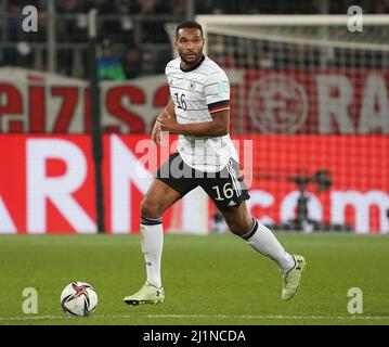 Sinsheim, Deutschland. 26. März 2022. 26. März 2022, PreZero Arena, Sinsheim, Freundschaftsspiel Deutschland gegen Israel, im Bild Jonathan Tah (Deutschland) Quelle: dpa/Alamy Live News Stockfoto