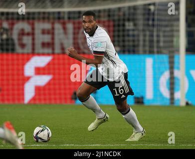 Sinsheim, Deutschland. 26. März 2022. 26. März 2022, PreZero Arena, Sinsheim, Freundschaftsspiel Deutschland gegen Israel, im Bild Jonathan Tah (Deutschland) Quelle: dpa/Alamy Live News Stockfoto