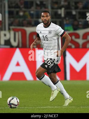 Sinsheim, Deutschland. 26. März 2022. 26. März 2022, PreZero Arena, Sinsheim, Freundschaftsspiel Deutschland gegen Israel, im Bild Jonathan Tah (Deutschland) Quelle: dpa/Alamy Live News Stockfoto