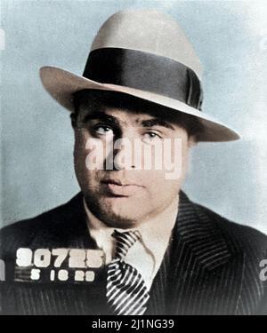 Mug-Schuss von Al Capone in Philadelphia, Pennsylvania, wo er verhaftet und des Tragens einer verborgenen Waffe angeklagt wurde. 16 Mai 1929. Eingefärbt. Stockfoto