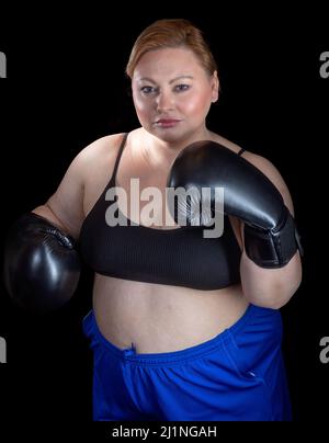 Body positive Plus Größe Modell weibliche Fitness-Übungen Stockfoto