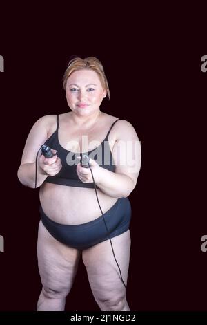 Body positive Plus Größe Modell weibliche Fitness-Übungen Stockfoto