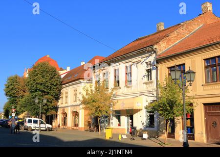 September 8 2021 - Bistrita, Bistritz, Rumänien: Blick auf alte Häuser in der Altstadt Rumäniens Stockfoto