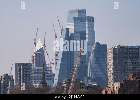 Eine enge Ernte der City of London Wolkenkratzer Stockfoto