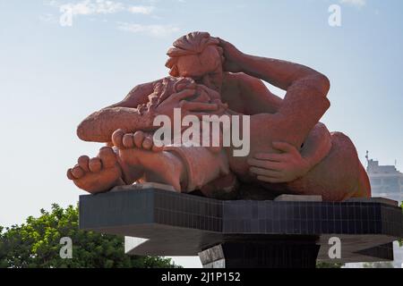 A der Kuss, berühmte Skulptur in Miraflores, Lima, Peru Stockfoto