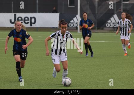 Turin, Italien. 27. März 2022. Juventus Training Center, Turin, Italien, 27. März 2022, Barbara Bonansea (Juventus Women) während des Spiels Juventus FC vs Inter - FC Internazionale - Italienischer Fußball Serie A für Frauen Credit: Live Media Publishing Group/Alamy Live News Stockfoto