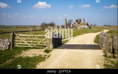 Die zerstörte Magpie Mine, eine alte Bleimine in der Nähe des Dorfes Sheldon im Peak District National Park in Derbyshire, Großbritannien. Stockfoto