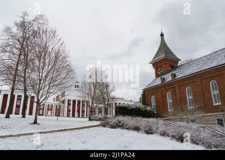 Washington und Lee University - Kapelle und Gebäude nach einem frischen Schneefall. In Lexington, Virginia. Stockfoto