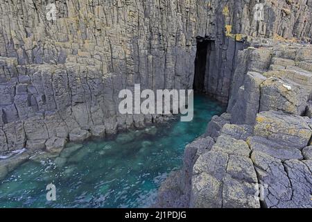 Gold Cave Camas Mor Isle of Skye Schottland Stockfoto