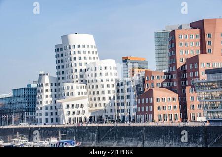Düsseldorf März 2022: Medienhafen der Landeshauptstadt Nordrhein-Westfalen Stockfoto