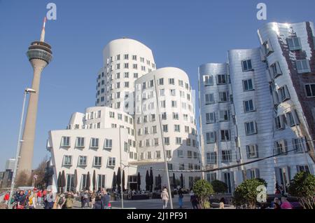 Düsseldorf März 2022: Medienhafen der Landeshauptstadt Nordrhein-Westfalen Stockfoto