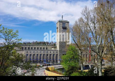 Stuttgart, Baden-Württemberg, Deutschland: Bauwerke einschließlich des Bahnhofsturms, Hauptbahnhof Stuttgart, 10. April 2012. Stockfoto