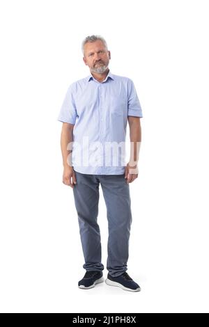 In voller Länge Porträt von reifen Mann in legerer Kleidung isoliert auf weißem Hintergrund Stockfoto
