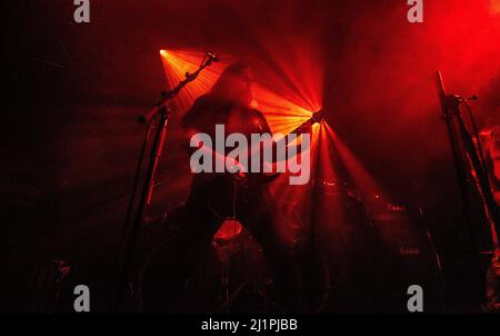 Kopenhagen, Dänemark. 26., März 2022. Die niederländische Death Metal Band Skullhog spielt ein Live-Konzert im Pumpehuset in Kopenhagen. (Foto: Gonzales Photo - Joe Miller). Stockfoto