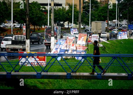 salvador, bahia, brasilien - 28. juli 2014: Propagandaausschuss während des Wahlkampfs auf einer Straße in der Stadt salvador. Stockfoto