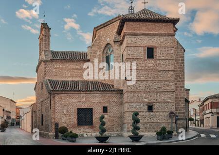 Kapelle mit dem Bild des Heiligen Christus des Blutes in einem barocken Altarbild und manieristischen Fresken mit Szenen aus der Passion in Torrijos, Toledo. Stockfoto