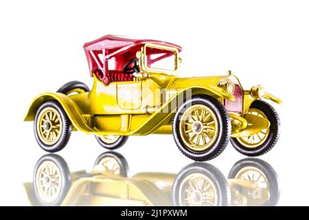 Streichholzschachtel-Modelle des früheren Y-6 Cadillac 1913 (weißer Hintergrund) Stockfoto