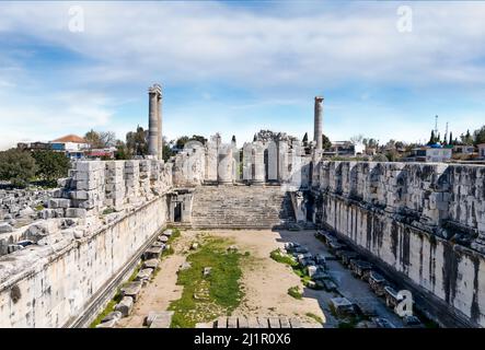 Weitwinkel-Foto des Tempels von apollo in didyma antike Stadt. Historisches Tourismuskonzept. Stockfoto