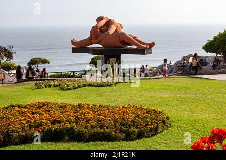 A der Kuss, berühmte Skulptur in Miraflores, Lima, Peru Stockfoto