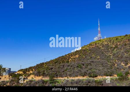 Sonniger Blick auf die Landschaft vom Hollywood Hills Trail in Los Angeles, Kalifornien Stockfoto