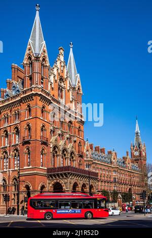 St. Pancras Station Hotel London St Pancras Renaissance Hotel früher Midland Grand Hotel, entworfen von George Gilbert Scott, eröffnet 1873. Stockfoto