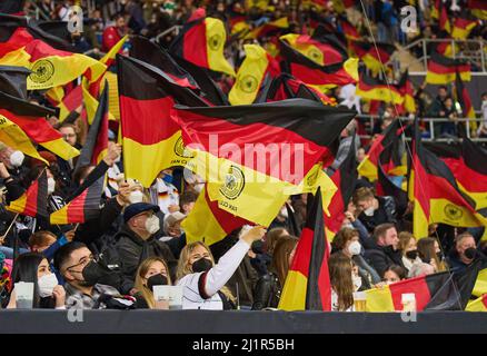 Sinsheim, Deutschland. 26. März 2022. DFB-Fans im Freundschaftsspiel DEUTSCHLAND - ISRAEL 2-0 Vorbereitung auf die WM 2022 in Katar, Saison 2021/2022, am 26. März 2022 in Sinsheim, Deutschland. © Peter Schatz / Alamy Live News Credit: Peter Schatz/Alamy Live News Stockfoto