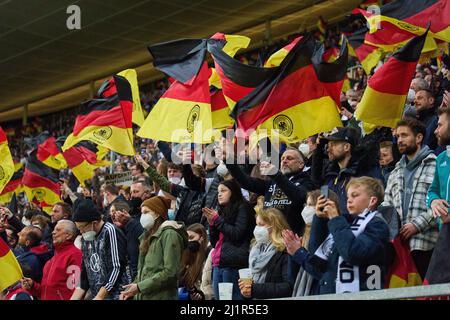 Sinsheim, Deutschland. 26. März 2022. DFB-Fans im Freundschaftsspiel DEUTSCHLAND - ISRAEL 2-0 Vorbereitung auf die WM 2022 in Katar, Saison 2021/2022, am 26. März 2022 in Sinsheim, Deutschland. © Peter Schatz / Alamy Live News Credit: Peter Schatz/Alamy Live News Stockfoto