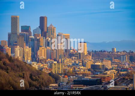 Seattle ist ein wichtiger Küstenhafen und der Sitz von King County im US-Bundesstaat Washington Stockfoto