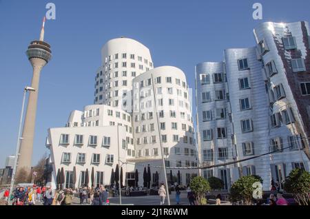 Düsseldorf März 2022: Medienhafen der Landeshauptstadt Nordrhein-Westfalen Stockfoto
