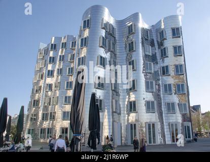 Düsseldorf März 2022: Medienhafen der Landeshauptstadt Nordrhein-Westfalen Stockfoto
