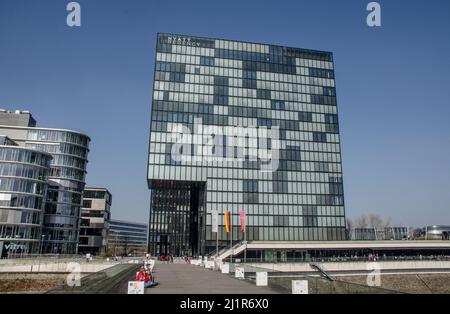 Düsseldorf März 2022: Medienhafen der Landeshauptstadt Nordrhein-Westfalen Stockfoto