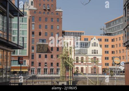 Düsseldorf März 2022: Medienhafen der Landeshauptstadt Nordrhein-Westfalen Stockfoto