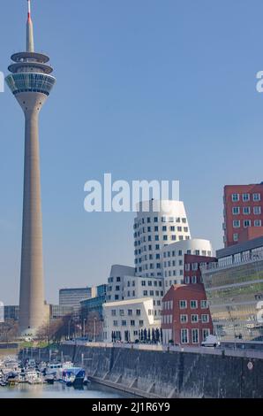 Düsseldorf März 2022: Medienhafen der Landeshauptstadt Nordrhein-Westfalen Stockfoto