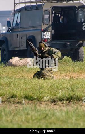 NATO Days, Ostrava, Tschechische Republik. 22.. September 2019: Demonstration von Kampfhandlungen mit Spezialeinheiten der Tschechischen Armee und rumänischen Soldaten. Stockfoto