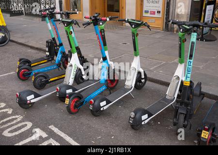 E-Roller in der Great Marlborough Street Soho London geparkt Stockfoto