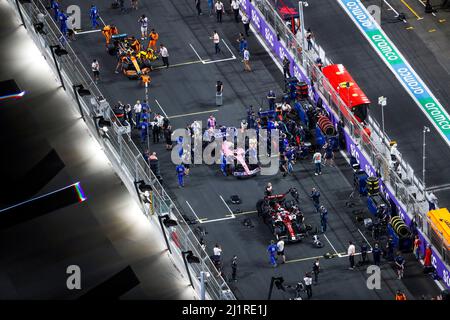 Dschidda, Saudi-Arabien. 27. März 2022. Startaufstellung, #77 Valtteri Bottas (FIN, Alfa Romeo F1 Team ORLEN), #31 Esteban Ocon (FRA, BWT Alpine F1 Team), #6 Nichola Latifi (CAN, Williams Racing), F1 Grand Prix von Saudi-Arabien auf dem Jeddah Corniche Circuit am 27. März 2022 in Jeddah, Saudi-Arabien. (Foto von HIGH TWO) Quelle: dpa/Alamy Live News Stockfoto